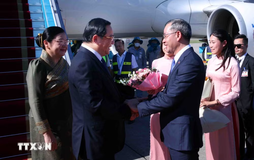 Thủ tướng Lào Sonexay Siphandone đến Hà Nội, bắt đầu thăm chính thức Việt Nam và dự AFF 2026